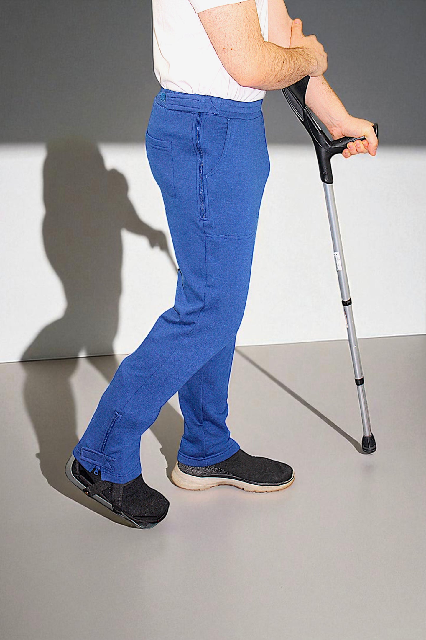 Adaptive Kids Sweatpants: Adjustable Elastic Waist, Zippered Sides for Easy Undressing