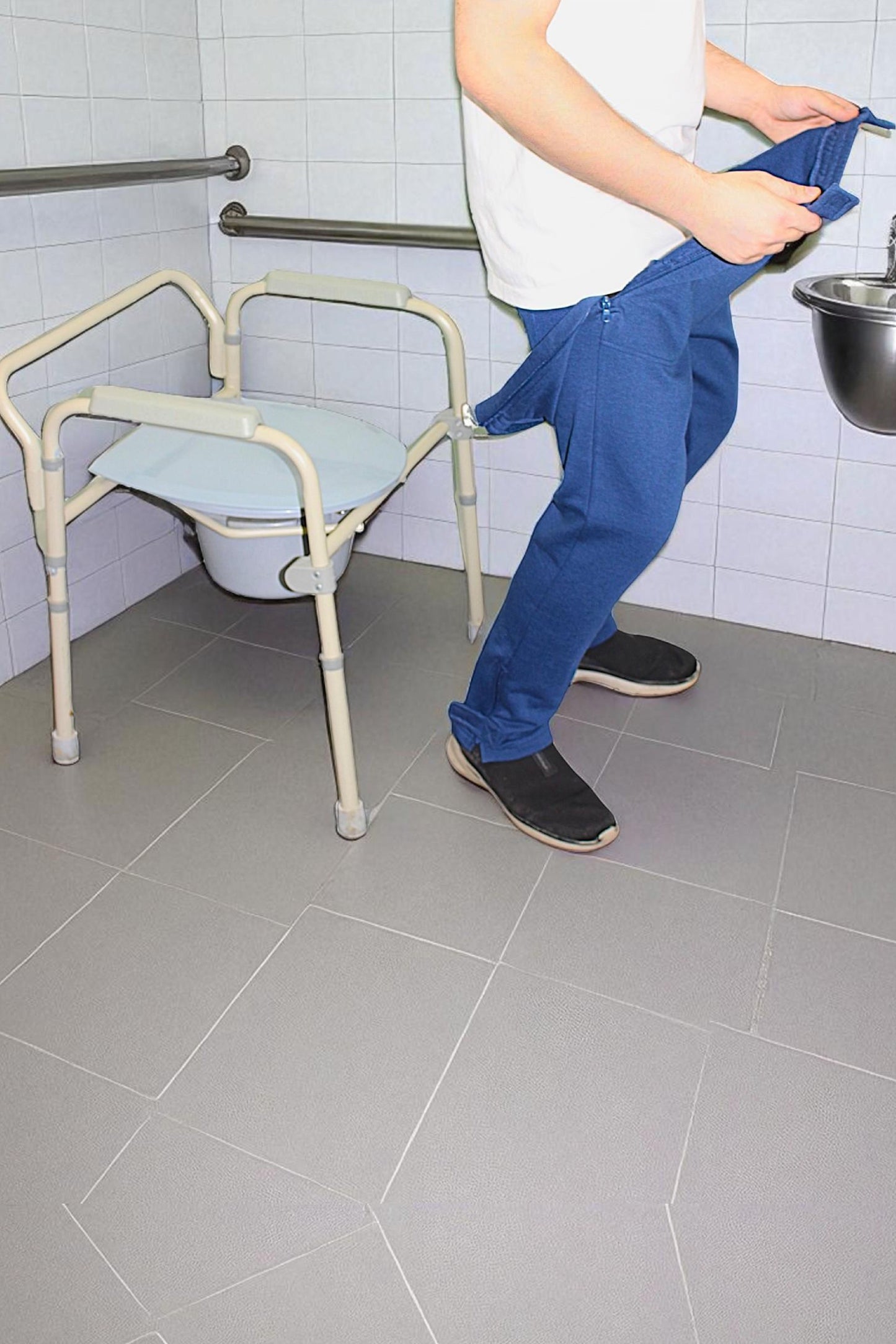 Adaptive Kids Sweatpants: Adjustable Elastic Waist, Zippered Sides for Easy Undressing