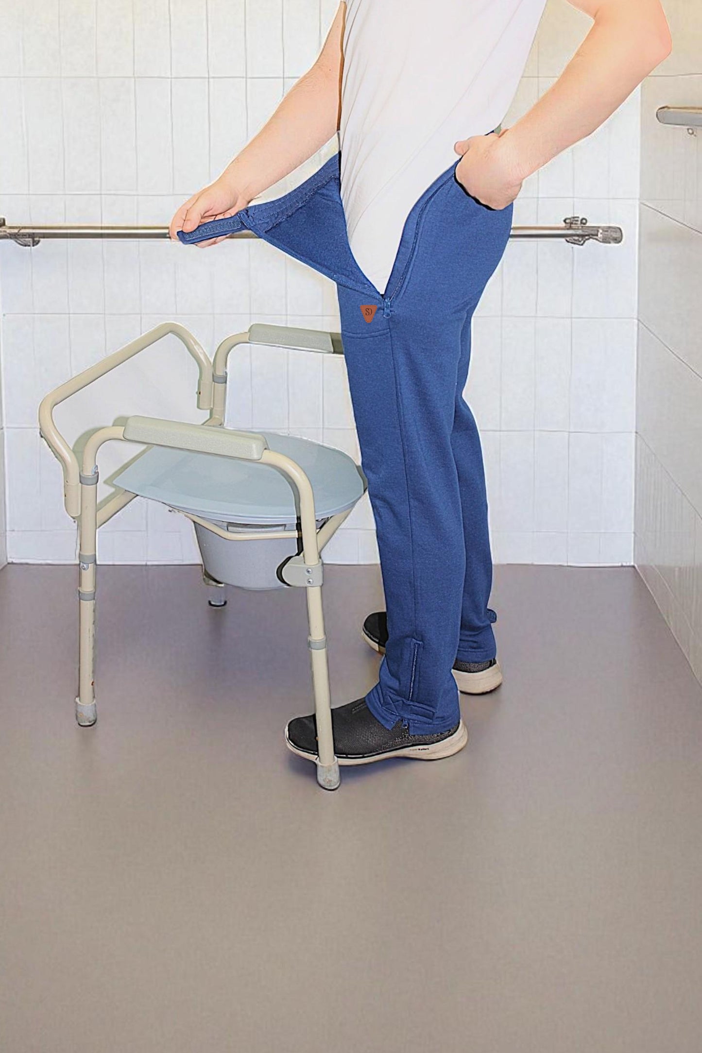 Adaptive Kids Sweatpants: Adjustable Elastic Waist, Zippered Sides for Easy Undressing