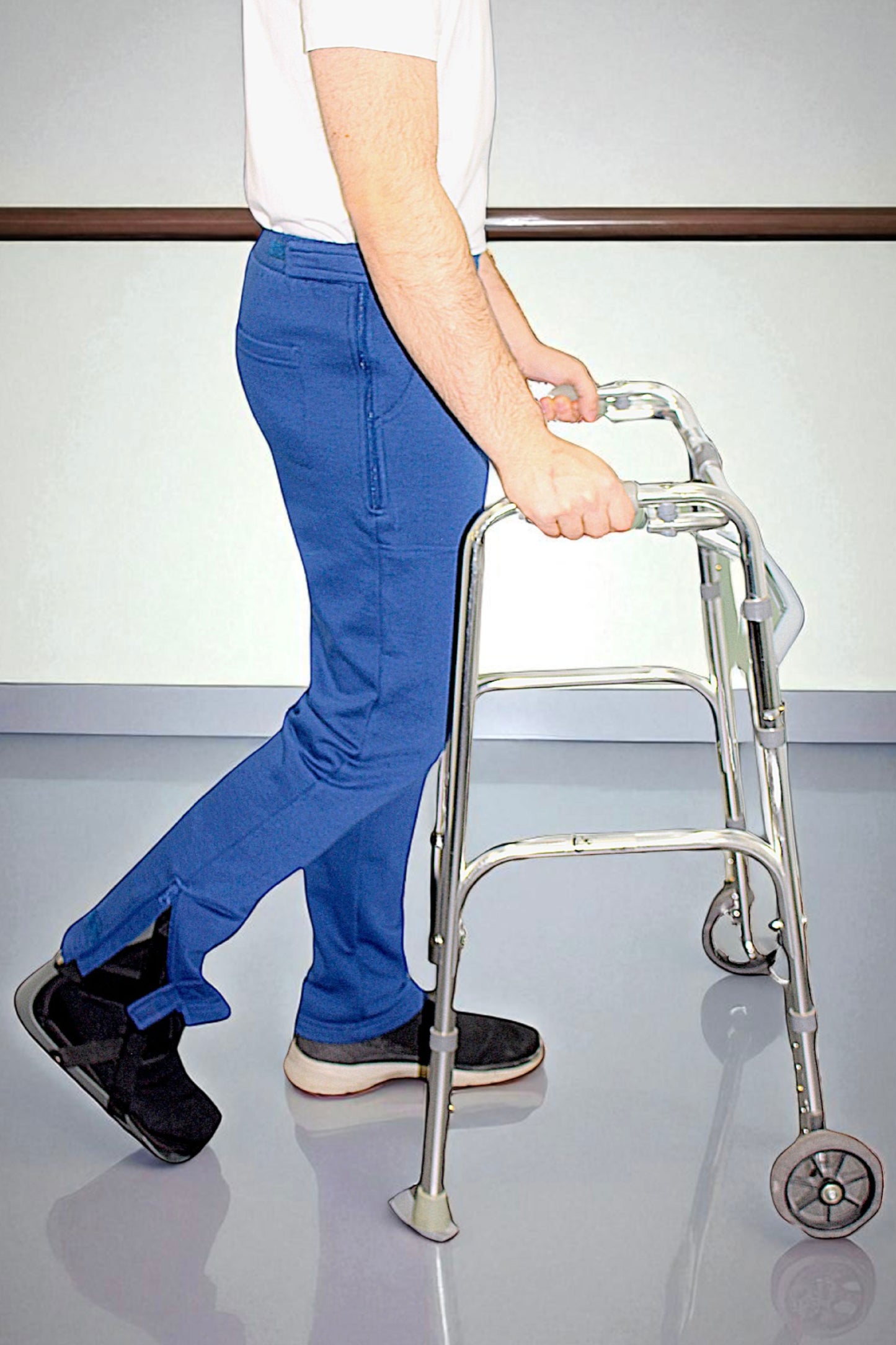 Adaptive Kids Sweatpants: Adjustable Elastic Waist, Zippered Sides for Easy Undressing