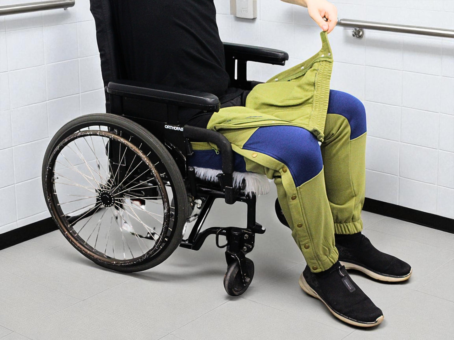 Adaptive Kids Jogger Pants: Adjustable Elastic Waist, Full Side Zipper for Easy Undressing