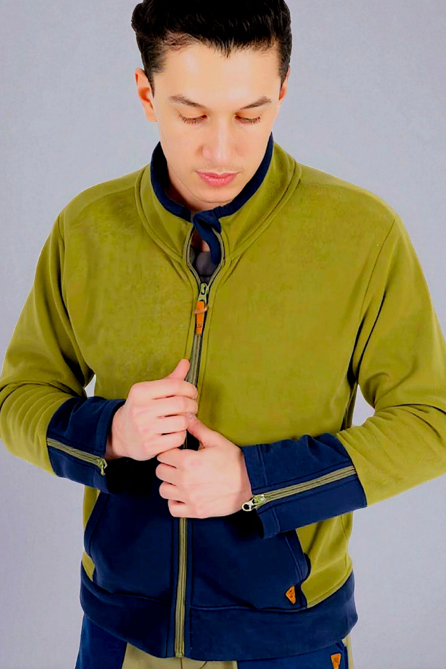 Adaptive Kids Jacket: Front Full Zipper, Cargo Pocket, Easy-Undressing Sleeves