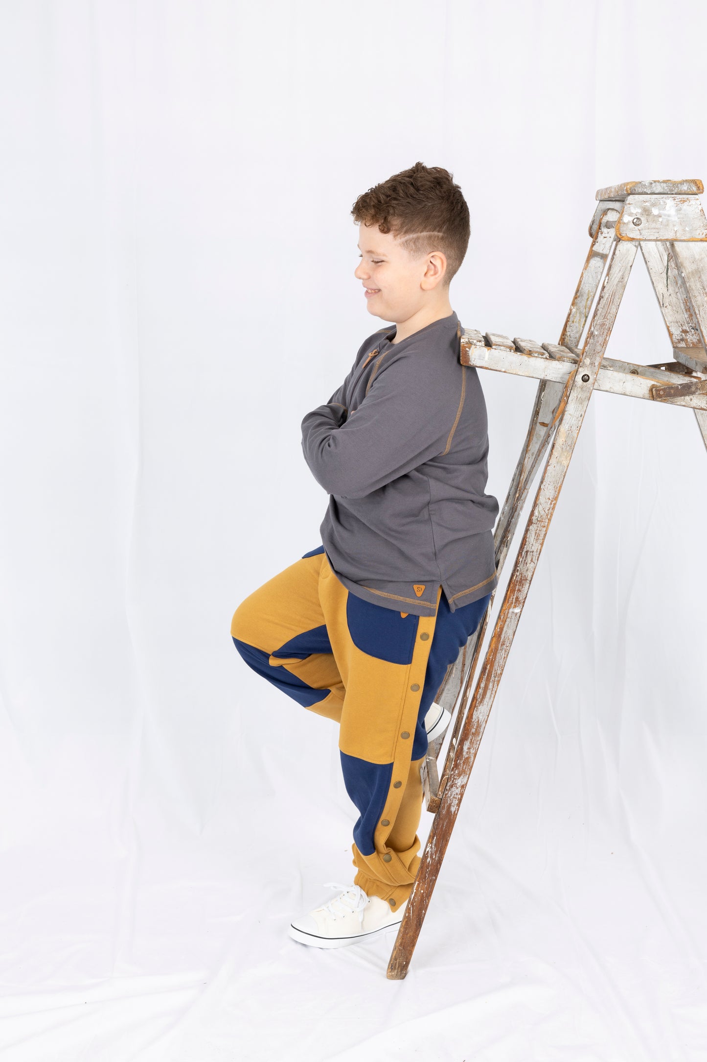 Adaptive Kids Jogger Pants: Adjustable Elastic Waist, Full Side Zipper for Easy Undressing