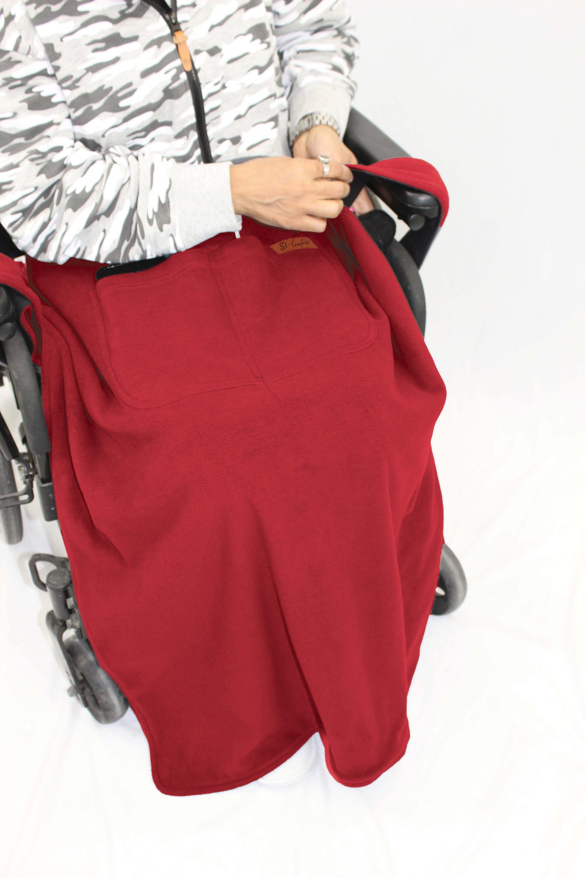 Wheelchair Blanket Cover for Men & Women - Cozy Lap Robe with Reversible Design and Double Pockets