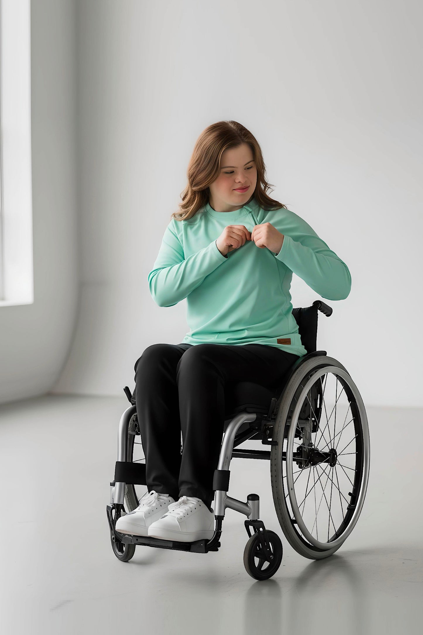 Women's Adaptive Medical Clothing: Comfort and Accessibility Top with Dual Zippers and Invisible Sleeves