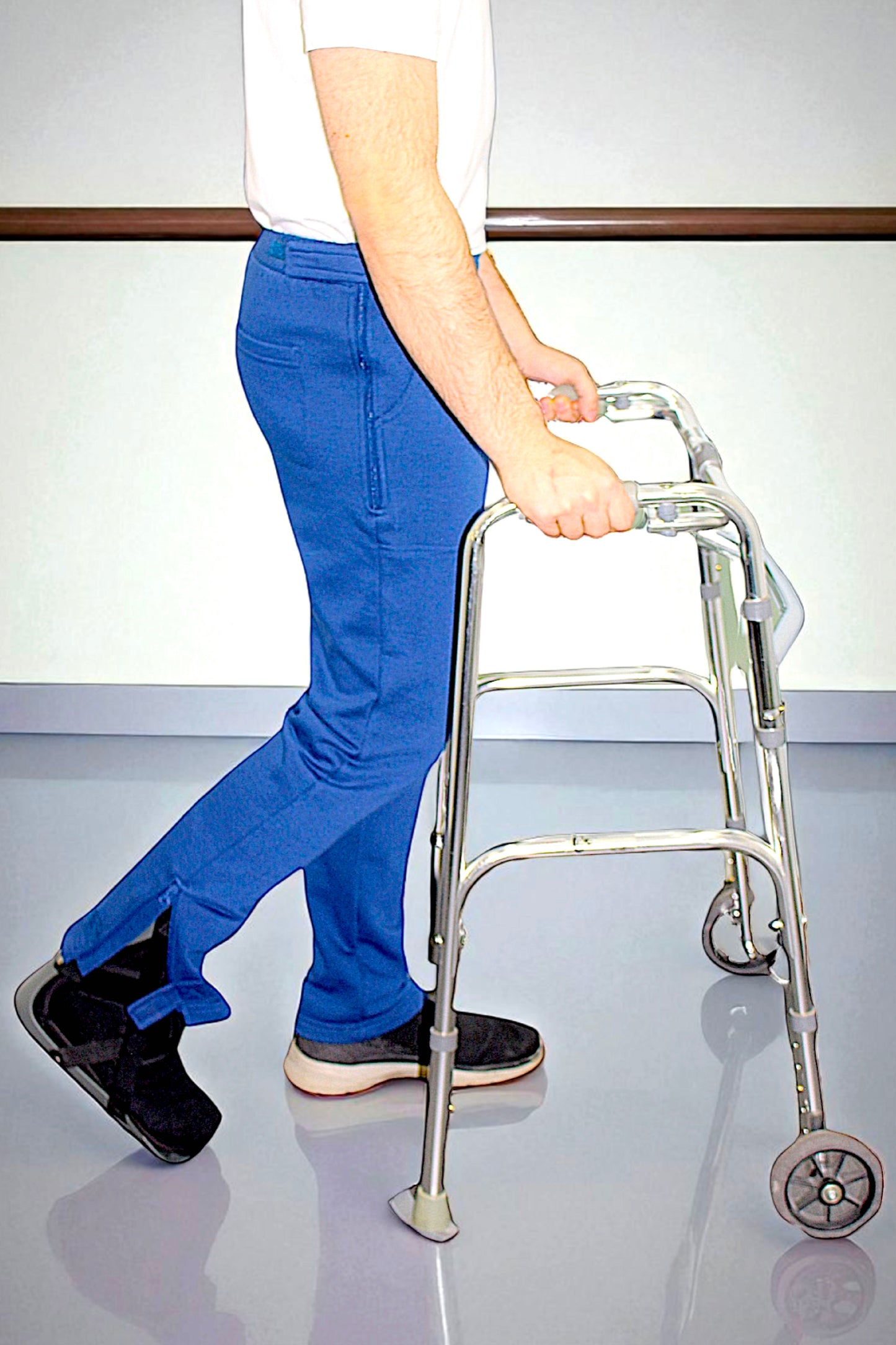 Adaptive Kids Sweatpants: Adjustable Elastic Waist, Zippered Sides for Easy Undressing
