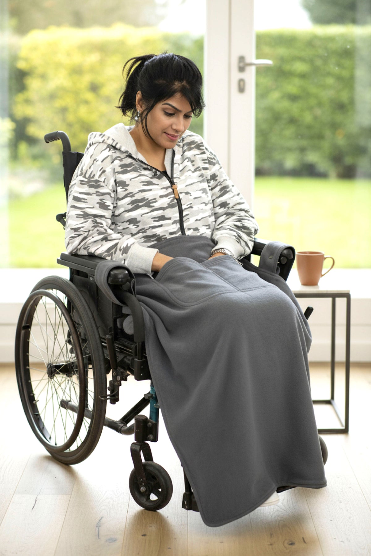 Wheelchair Blanket Cover for Men & Women - Cozy Lap Robe with Reversible Design and Double Pockets