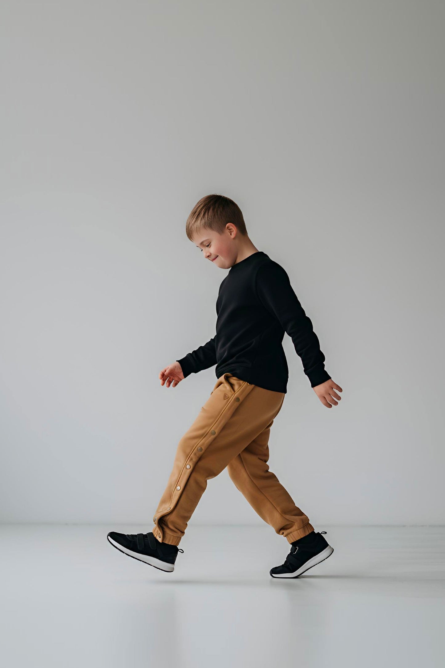 Adaptive Kids Jogger Sweatpants, Adjustable Elastic waist, Full Side Zipper for Easy Undressing