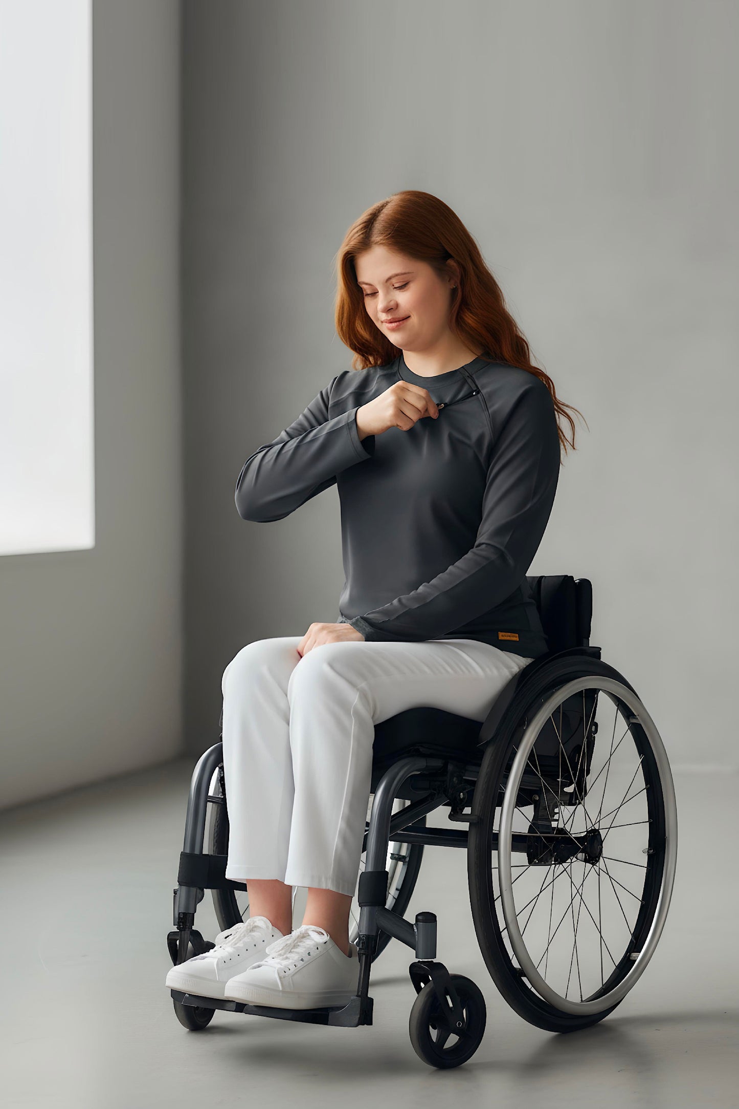 Women's Adaptive Medical Clothing: Comfort and Accessibility Top with Dual Zippers and Invisible Sleeves