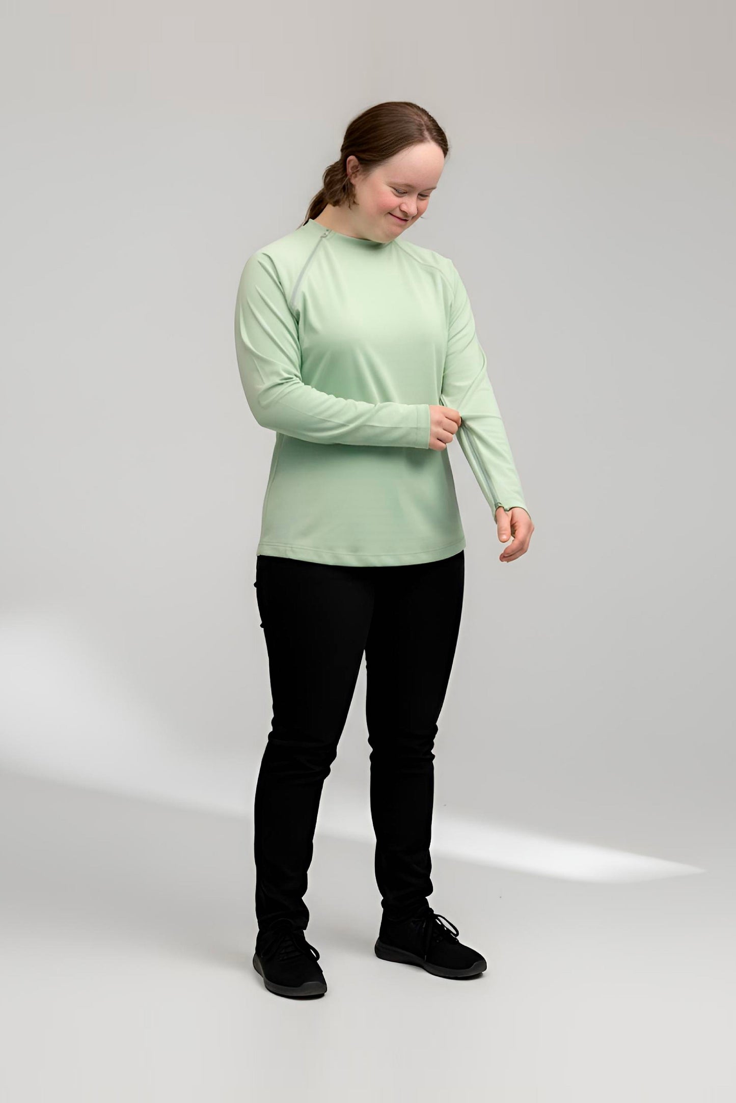 Women's Adaptive Medical Clothing: Comfort and Accessibility Top with Dual Zippers and Invisible Sleeves