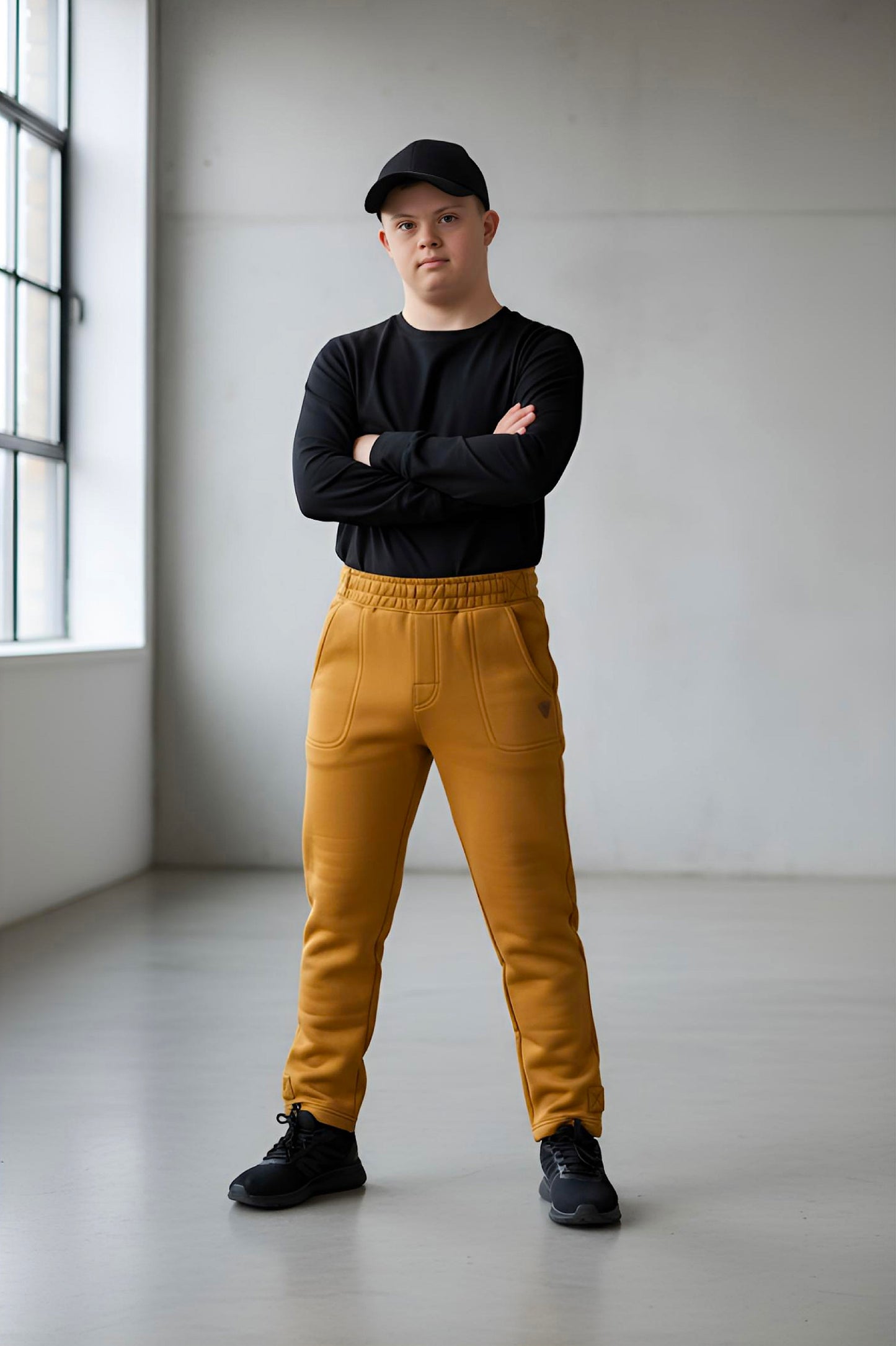 Adaptive Kids Sweatpants: Adjustable Elastic Waist, Zippered Sides for Easy Undressing