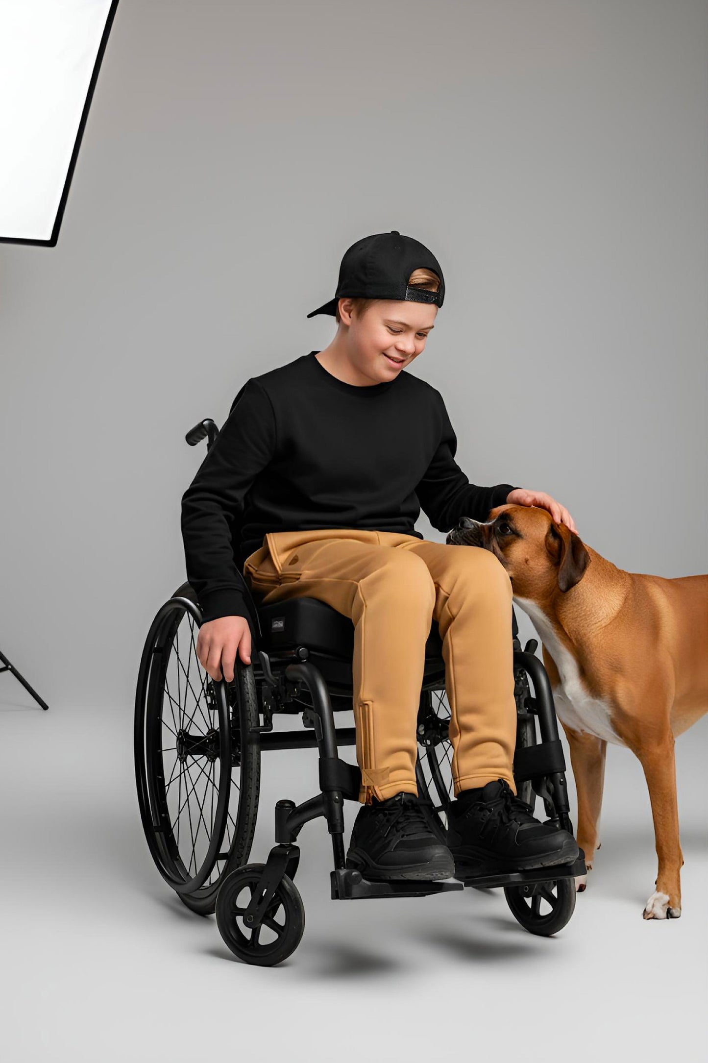 Adaptive Kids Sweatpants: Adjustable Elastic Waist, Zippered Sides for Easy Undressing