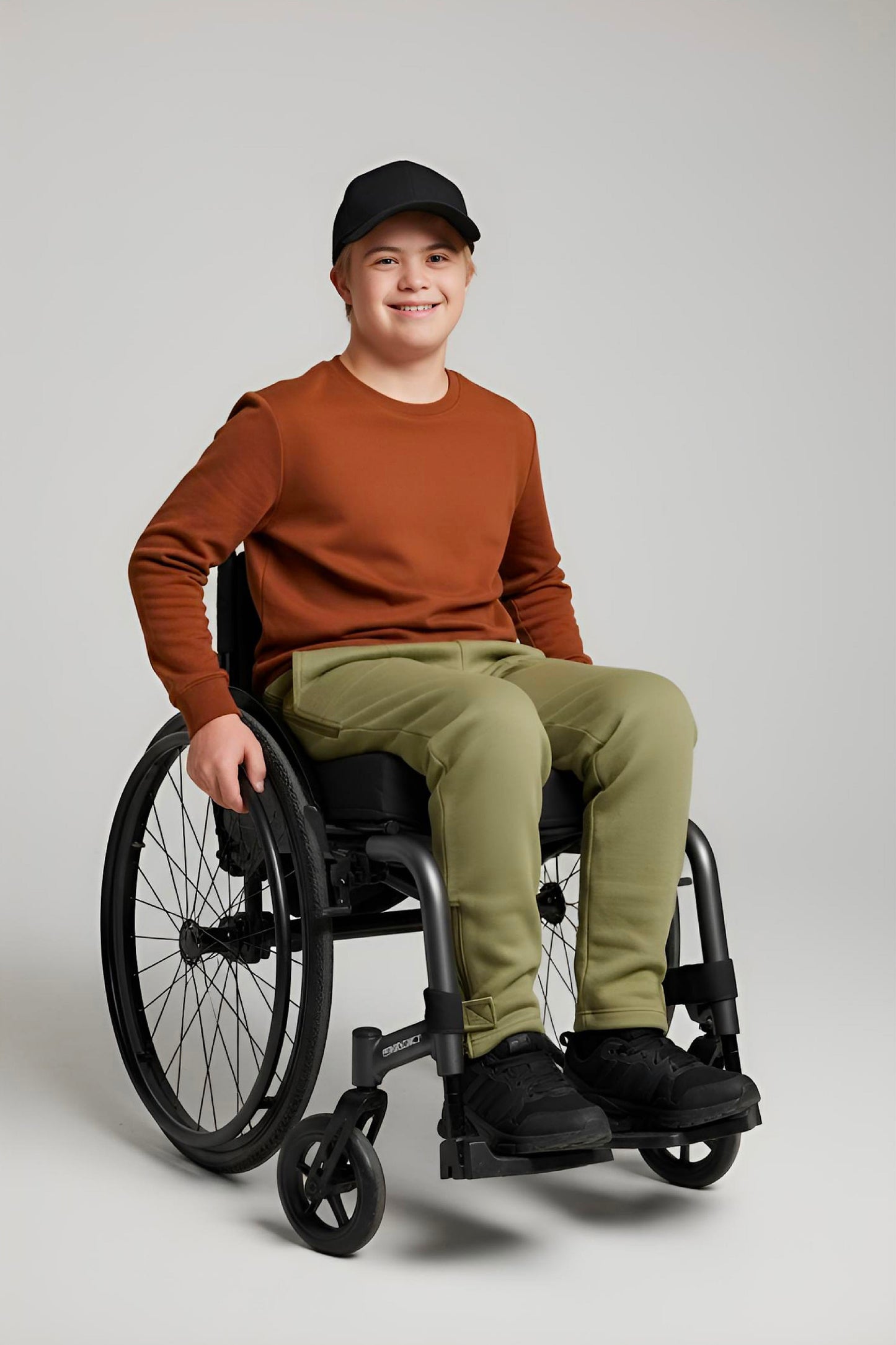 Adaptive Kids Sweatpants: Adjustable Elastic Waist, Zippered Sides for Easy Undressing