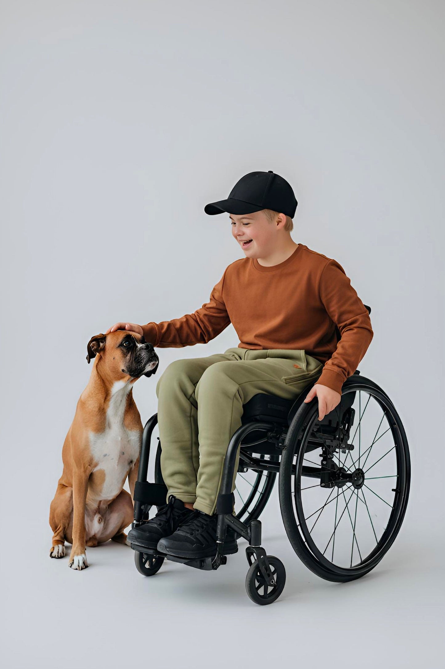 Adaptive Kids Sweatpants: Adjustable Elastic Waist, Zippered Sides for Easy Undressing