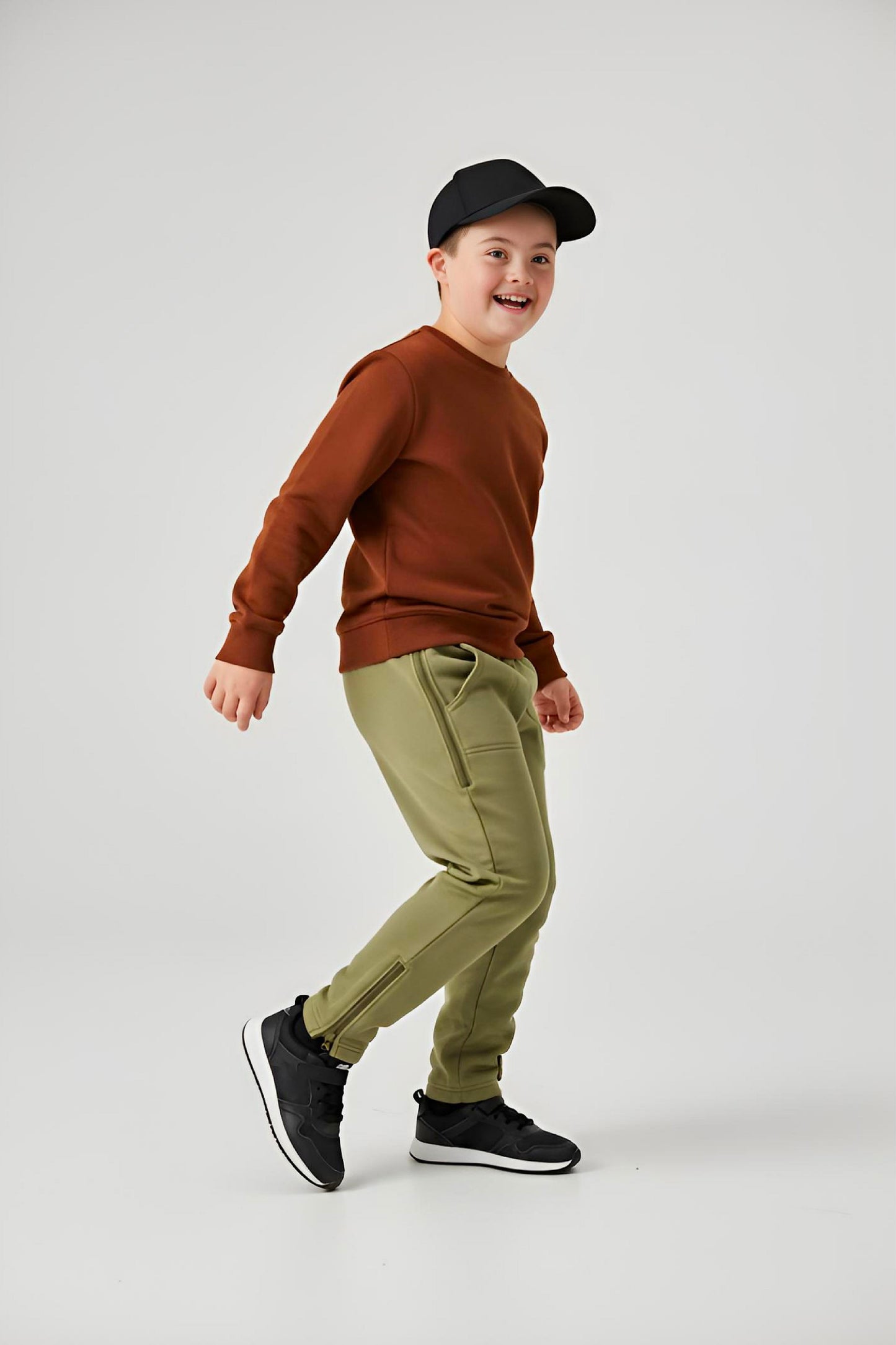 Adaptive Kids Sweatpants: Adjustable Elastic Waist, Zippered Sides for Easy Undressing