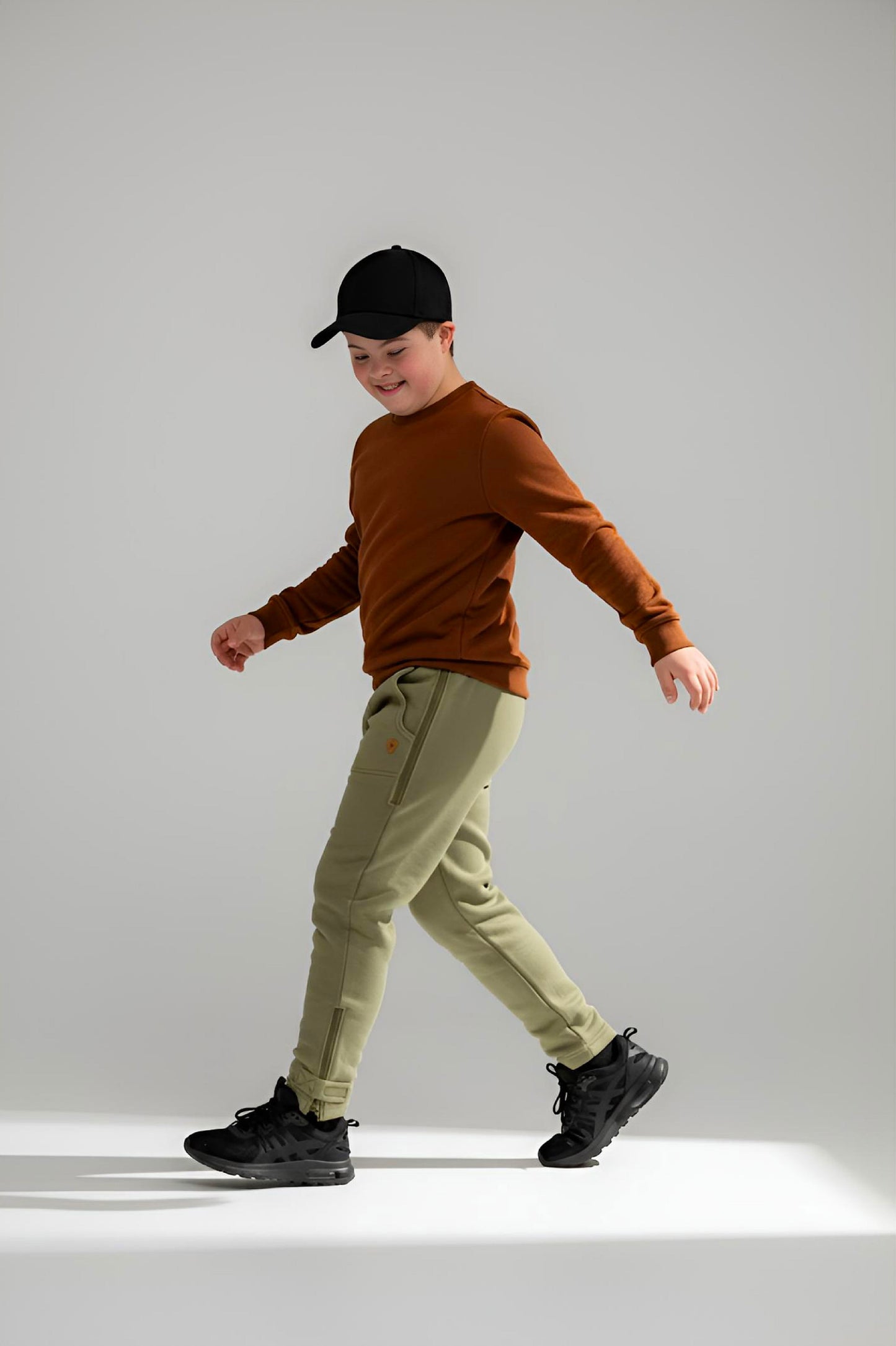 Adaptive Kids Sweatpants: Adjustable Elastic Waist, Zippered Sides for Easy Undressing