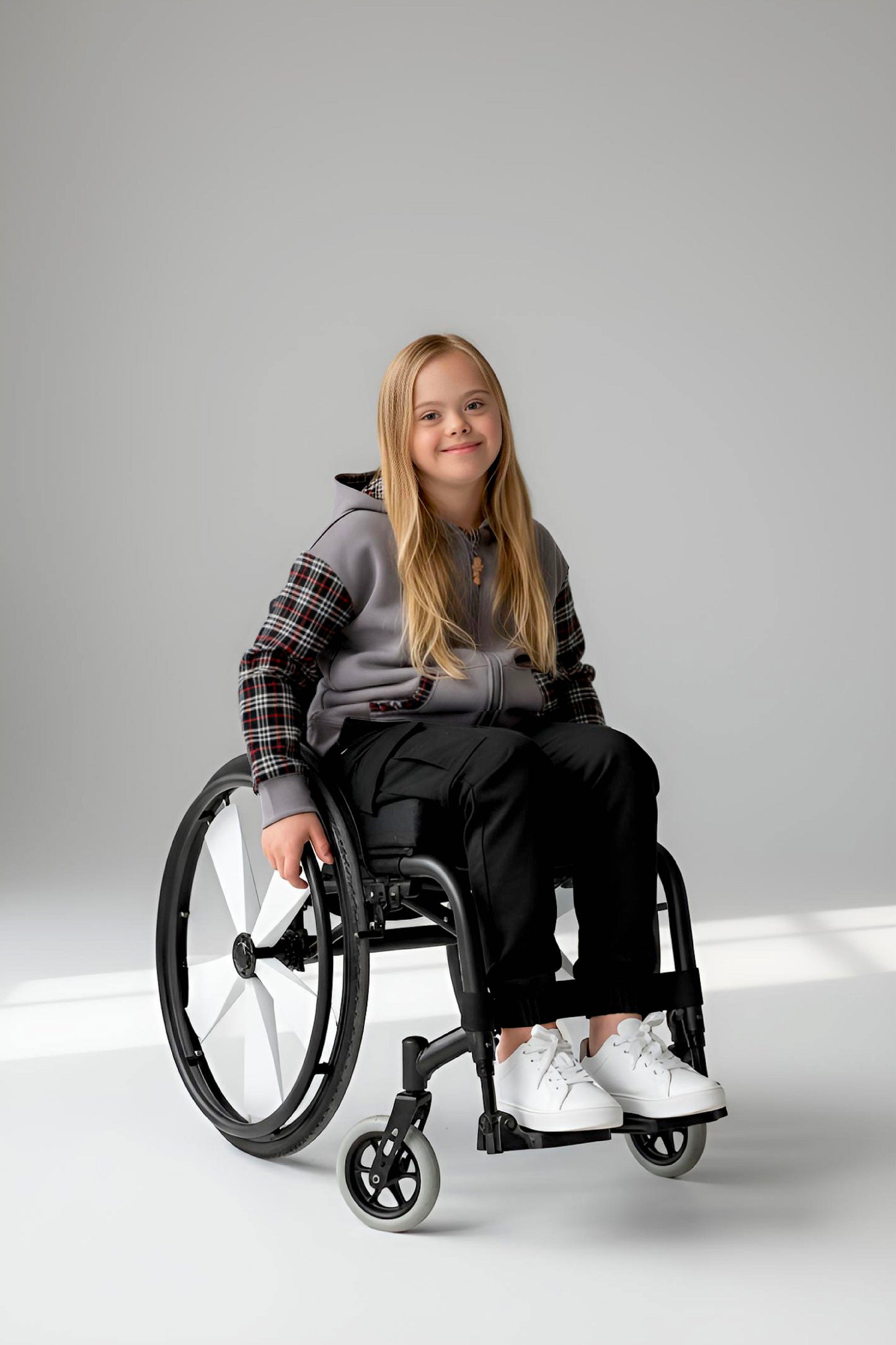 Adaptive Kids Hoodie with Cargo Pocket & Magnetic Zipper for Easy Undressing