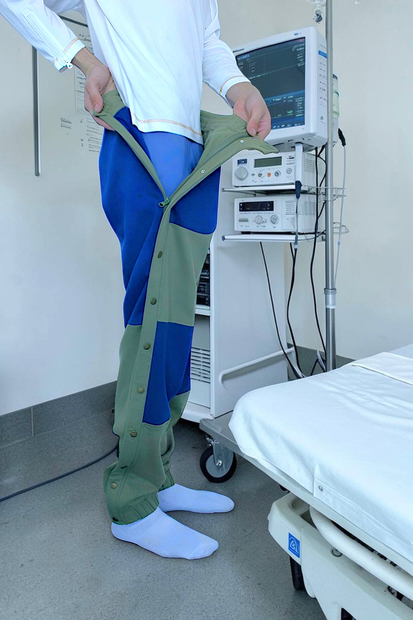 Adaptive Kids Jogger Pants: Adjustable Elastic Waist, Full Side Zipper for Easy Undressing